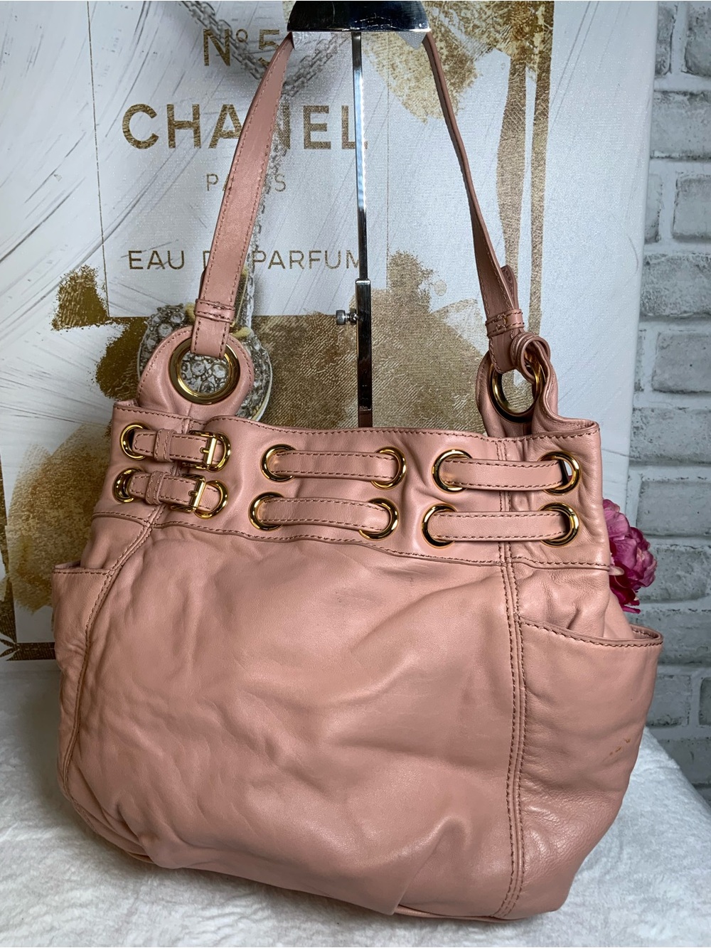 Michael Kors Blush Pink Leather Shoulder Bag with Gold Hardware - Picture 3 of 8